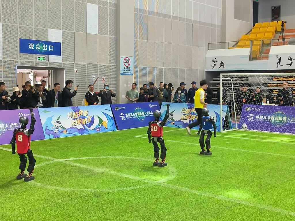 加盟新队却低迷不振？近三场场均12分，国王用福克斯换来废约